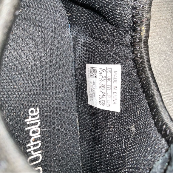 Tennis shoes - Picture 3 of 3